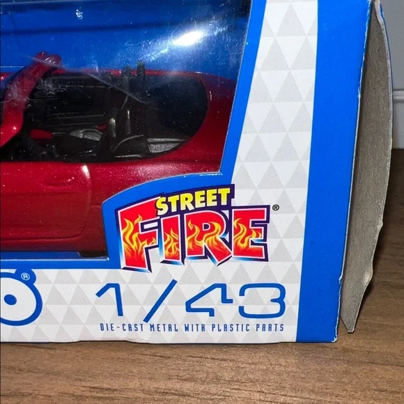 Bburago Street Fire 1/43 Red Mercedes Convertible Die-Cast Toy Car - Picture 8 of 13